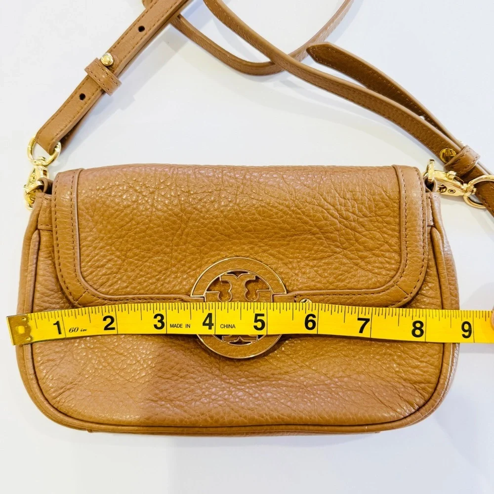 Tory Burch Amanda Mini Crossbody Bag in tan_12